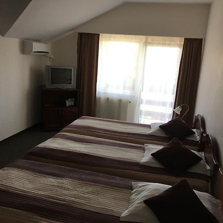 Hotel Restaurant La Conac Botiz Ngoại thất bức ảnh