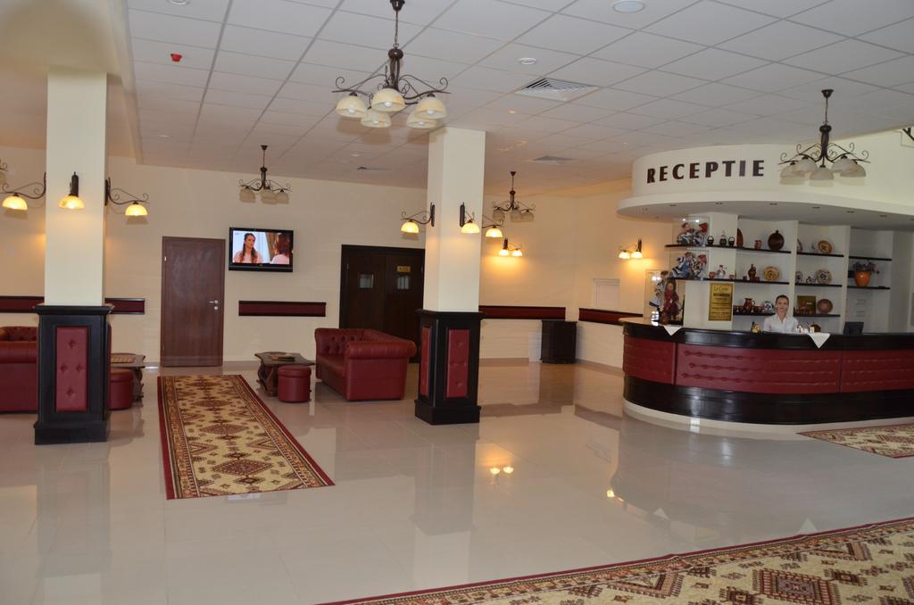 Hotel Restaurant La Conac Botiz Ngoại thất bức ảnh