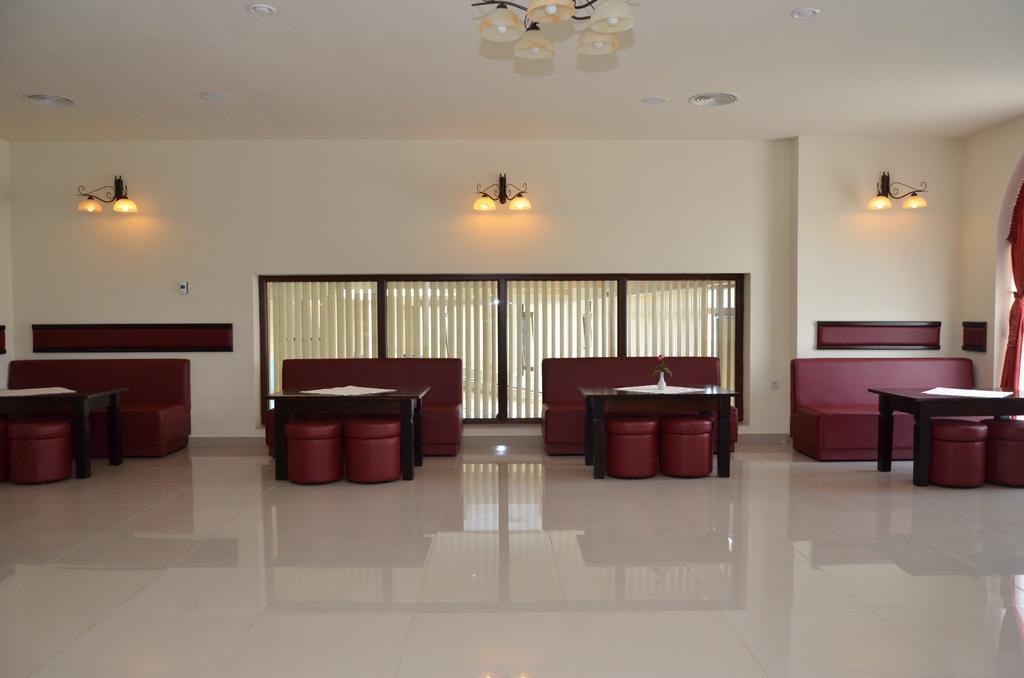 Hotel Restaurant La Conac Botiz Ngoại thất bức ảnh