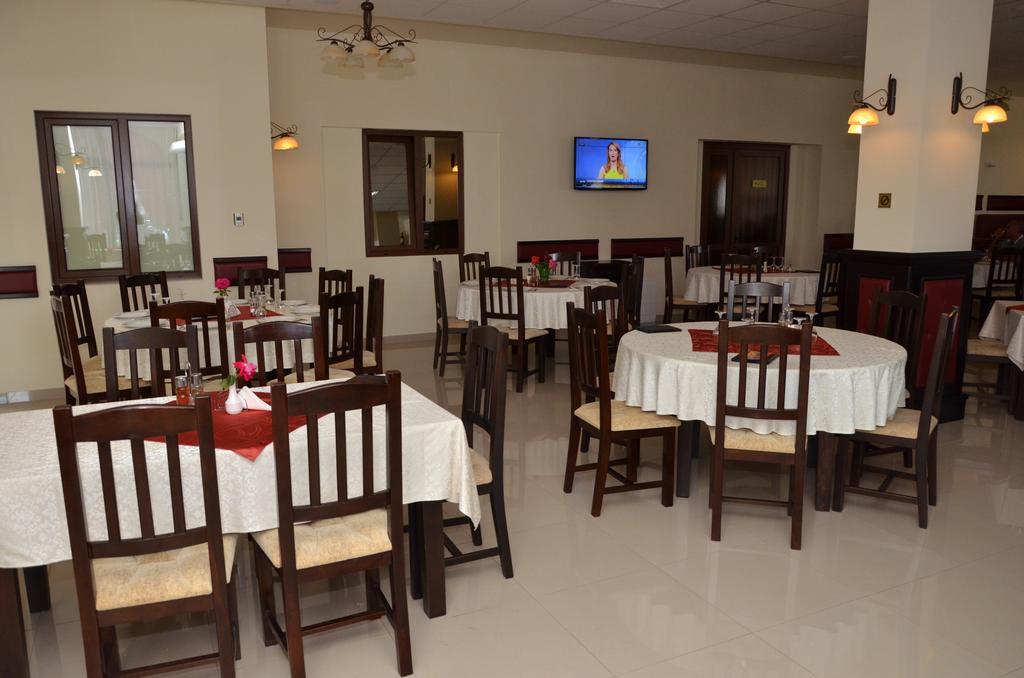 Hotel Restaurant La Conac Botiz Ngoại thất bức ảnh
