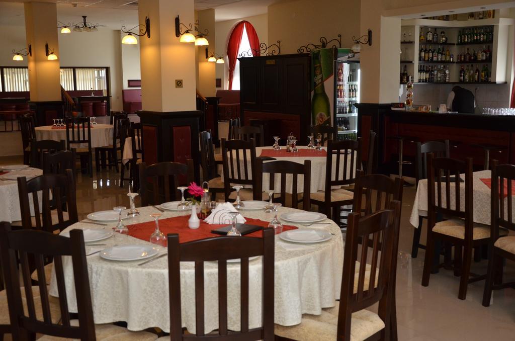 Hotel Restaurant La Conac Botiz Ngoại thất bức ảnh