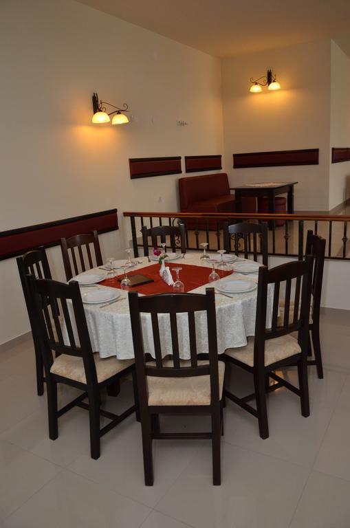 Hotel Restaurant La Conac Botiz Ngoại thất bức ảnh
