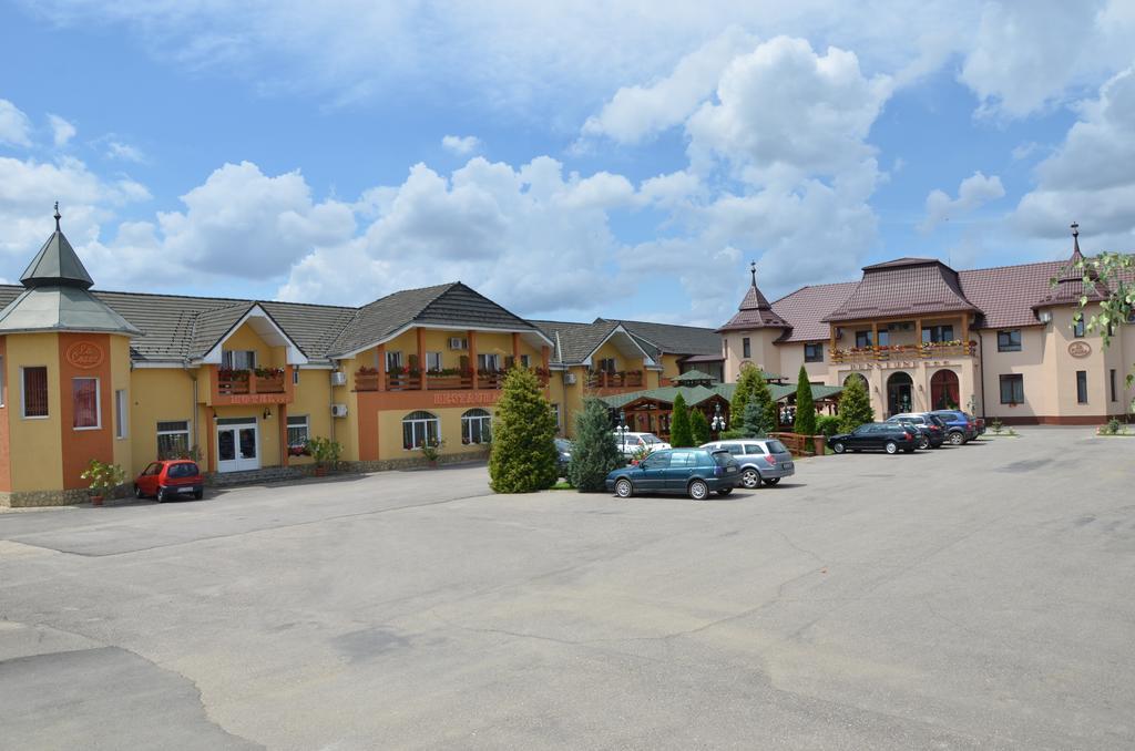 Hotel Restaurant La Conac Botiz Ngoại thất bức ảnh