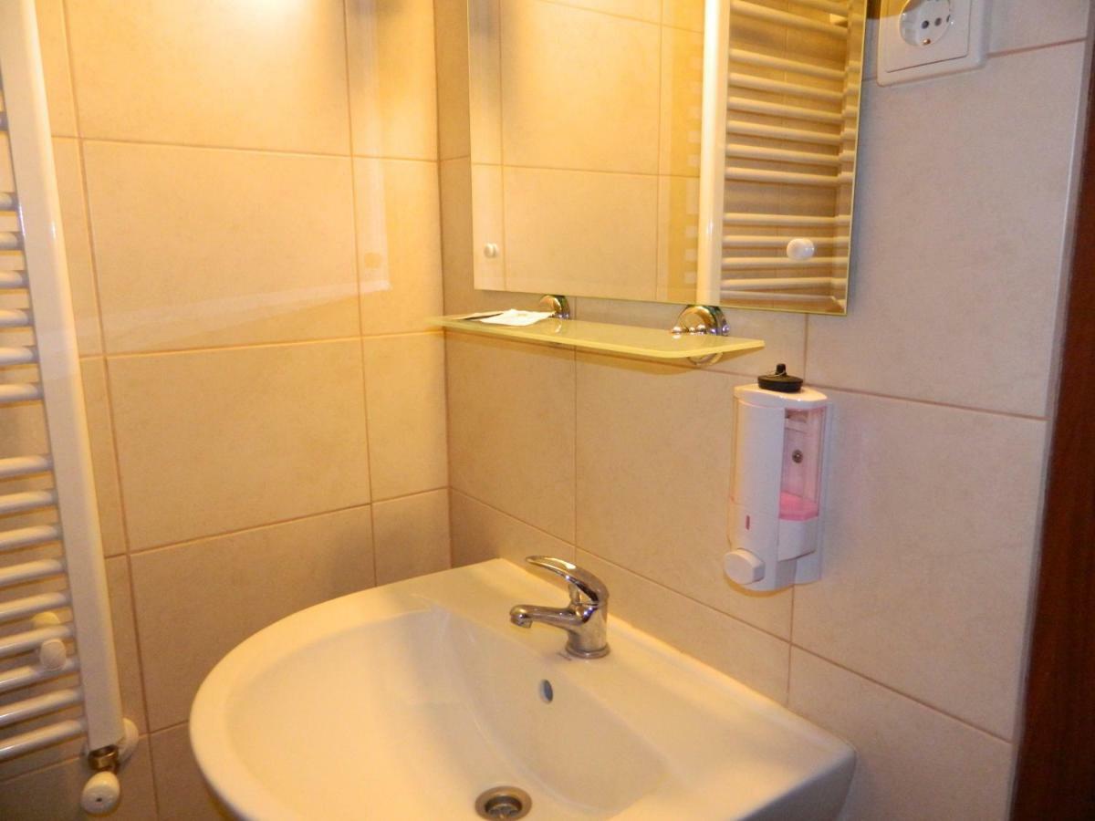 Hotel Restaurant La Conac Botiz Ngoại thất bức ảnh