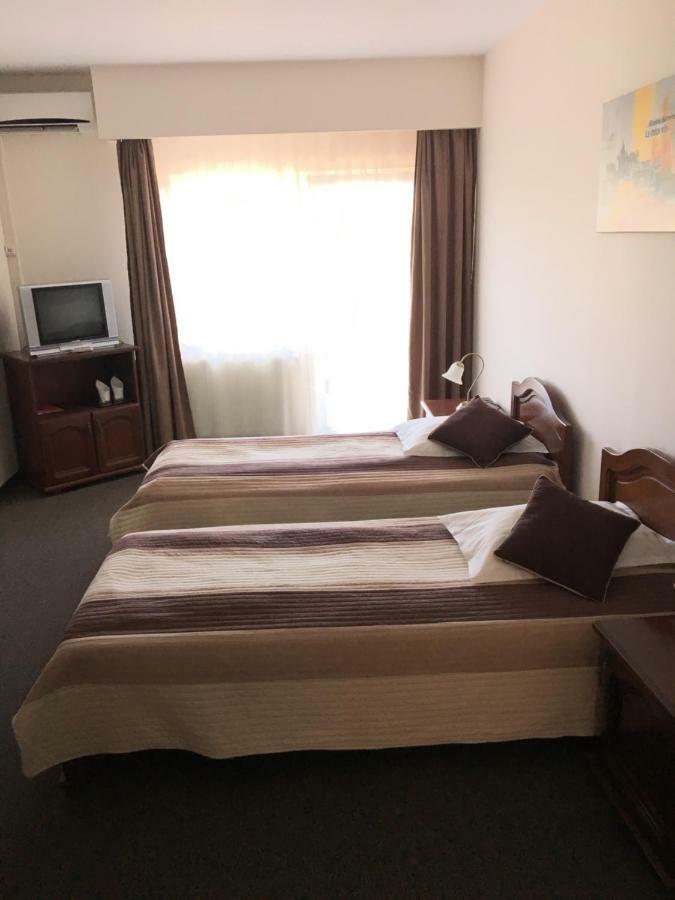 Hotel Restaurant La Conac Botiz Ngoại thất bức ảnh