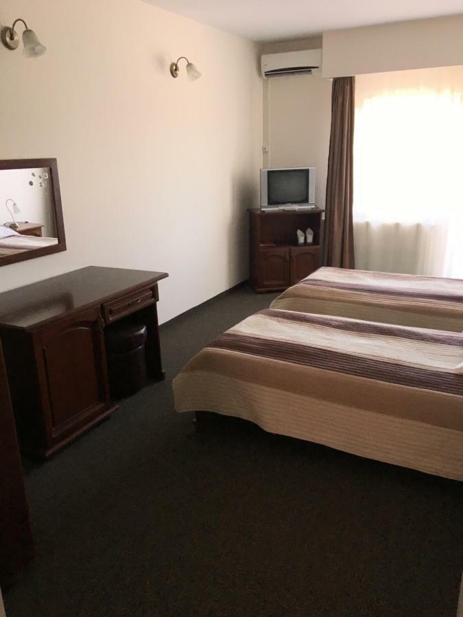 Hotel Restaurant La Conac Botiz Ngoại thất bức ảnh