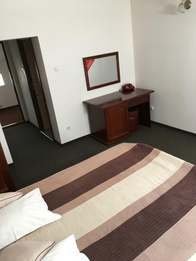Hotel Restaurant La Conac Botiz Ngoại thất bức ảnh