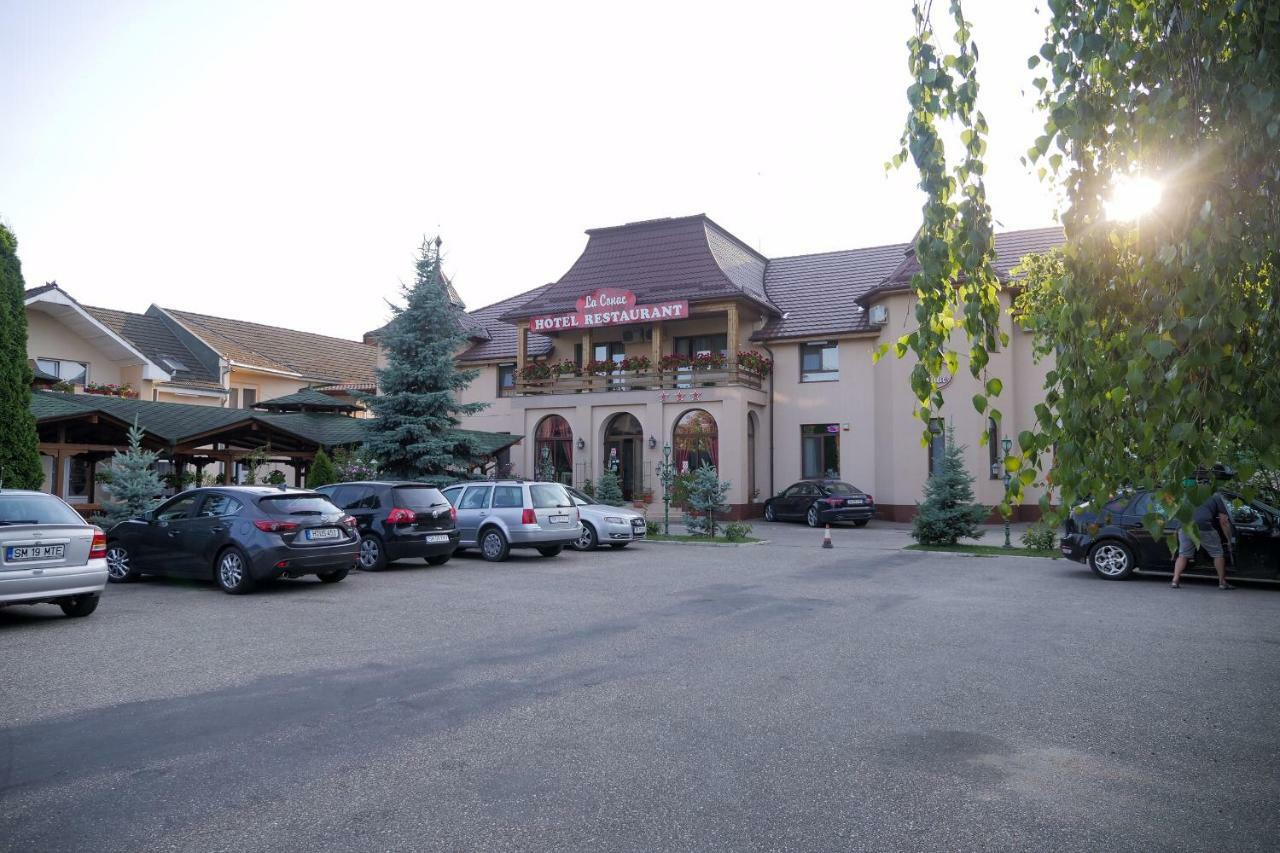 Hotel Restaurant La Conac Botiz Ngoại thất bức ảnh